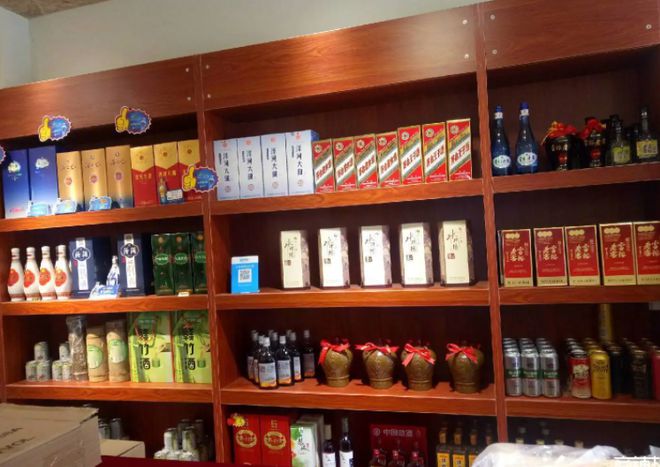 為何街邊煙酒行少有人進店，卻依然盈利？揭秘煙草制品零售內幕